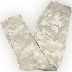 Women’s Tan Camo Sweatpants Joggers - Small